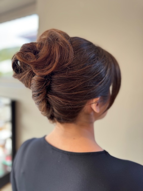 Bruidkapsel opgestoken dot