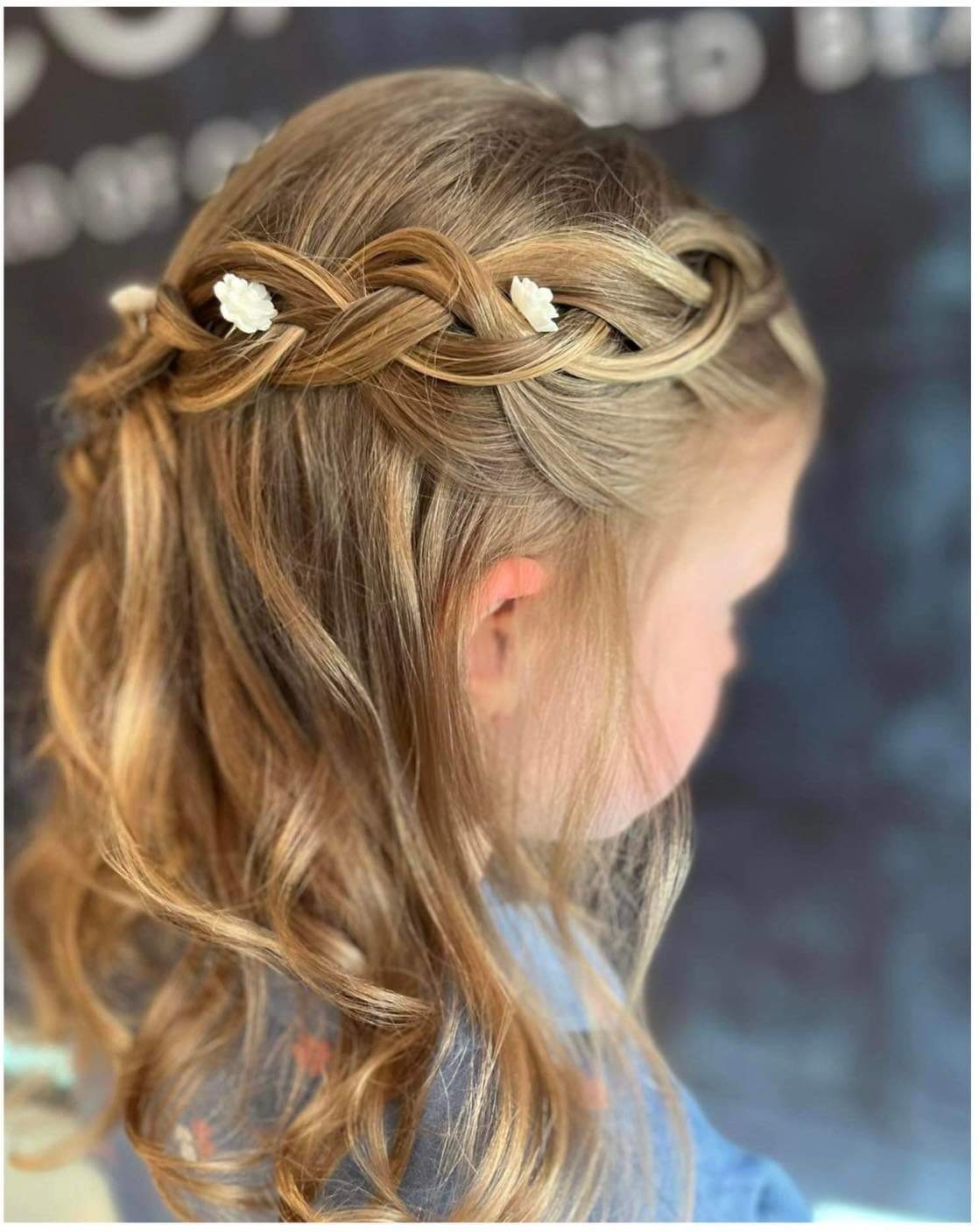 Communicantje bloemen in gevlochten